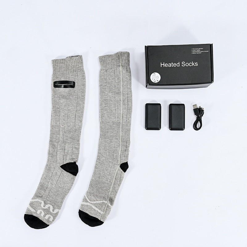  Ne souffrez plus du froid grâce à ces chaussettes Les chaussettes chauffantes existent pour les activités extérieures d'hiver mais aussi pour la maison. Elles fonctionnent par moins 20 degrés et elles sont adaptées à tout type de pieds. Elles sont conçu avec une matière appelée "spandex" afin qu'elles puissent s'adapter à tous les types de taille de pieds. C'est pour cela que le choix de la taille n'est pas proposé.